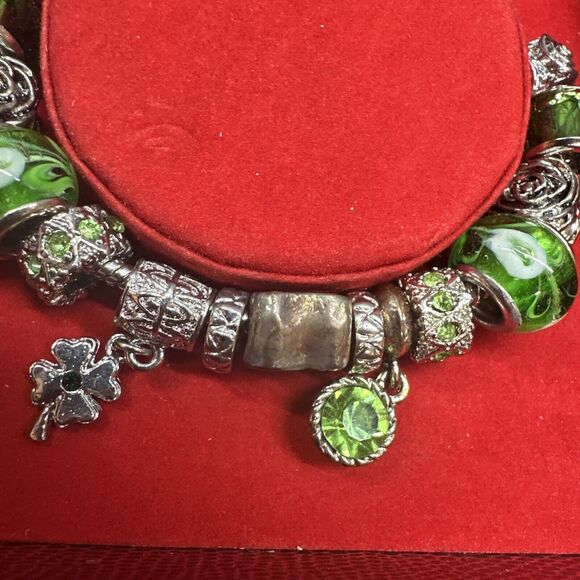 NEW- Glam & Glow GREEN CHARM BRACELET - New in Box - Picture 5 of 6